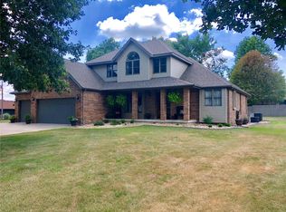 1831 Cypress Dr, Lebanon, MO 65536