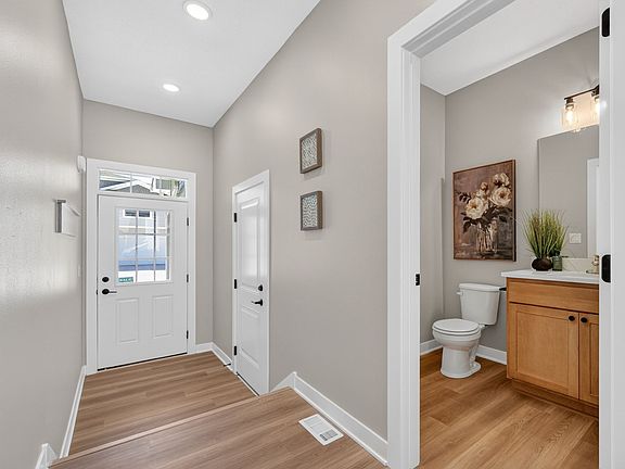 4th image of 15301 Bellflower Ln