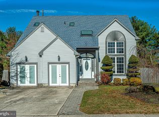 5 Mason Dr, Sicklerville, NJ 08081