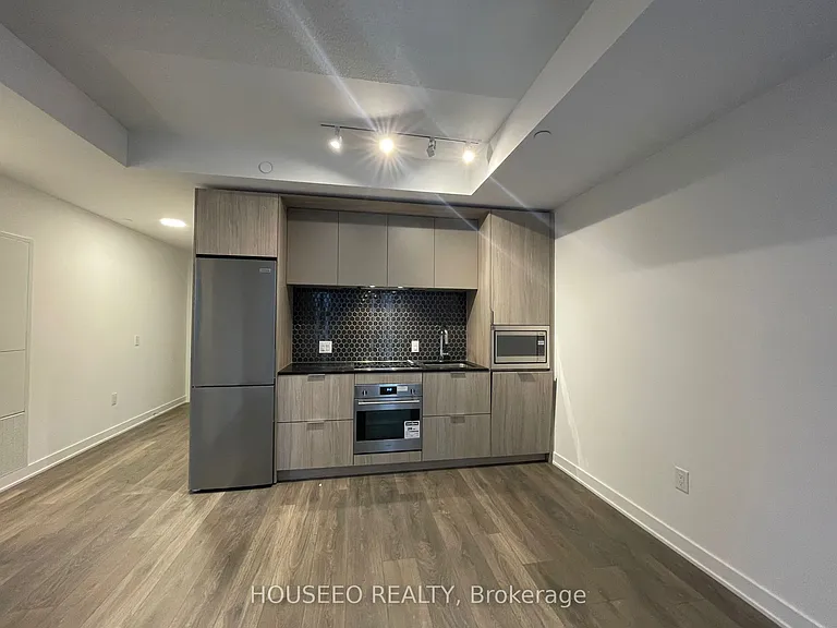 35 Tubman Ave E #823 — Photo 1