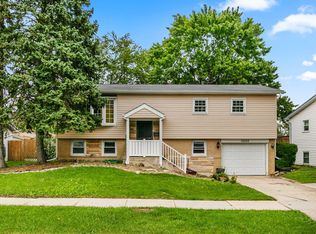 15535 Albert Dr, Oak Forest, IL 60452