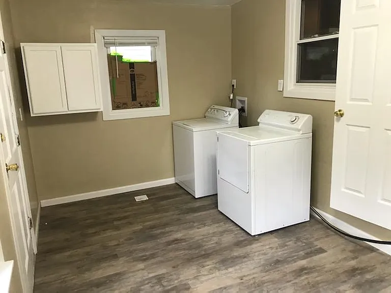 413 Augusta St — Photo 10