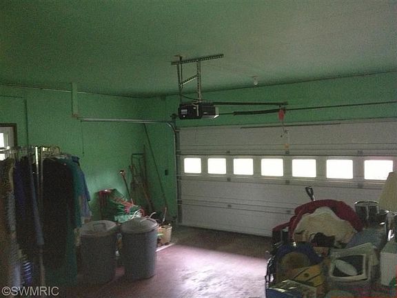 3rd image of 8669 Aitken St