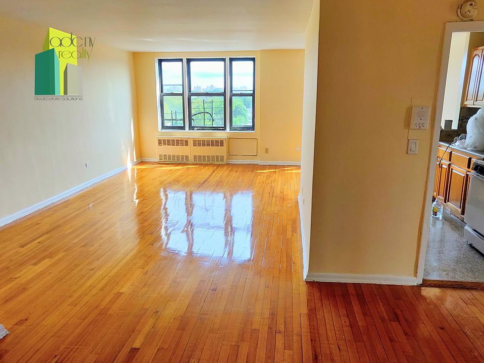 1st image of 4360 Baychester Ave