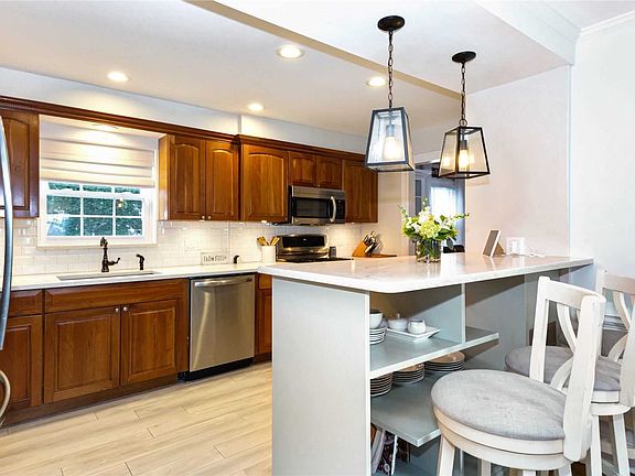 5th image of 101 Knollwood Rd