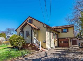 9 Beech St, Pequannock, NJ 07440