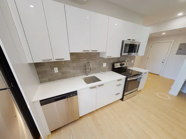 47 Bay State Rd APT 4F, Boston, MA 02215