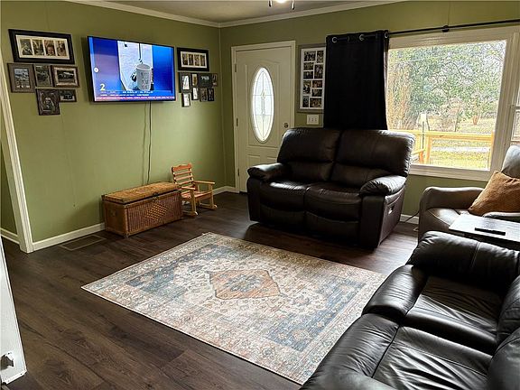 4th image of 225 Jasper St