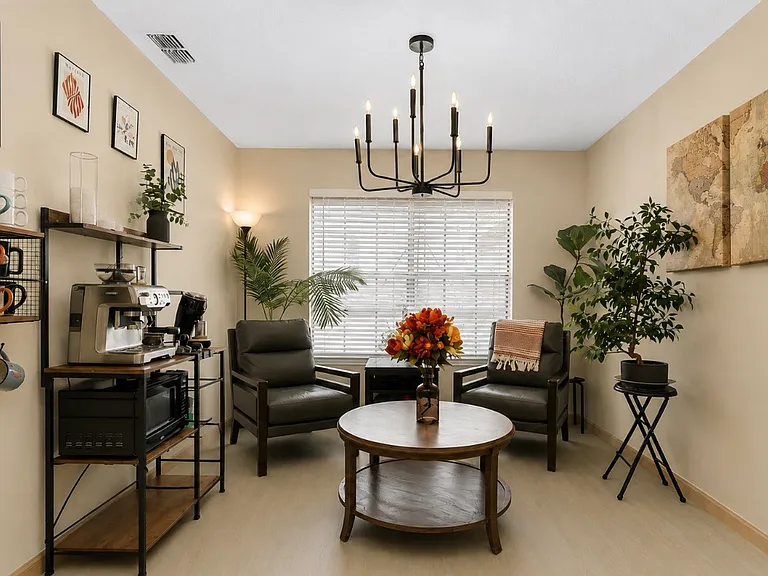 1401 N Nolan River Rd #B — Photo 6