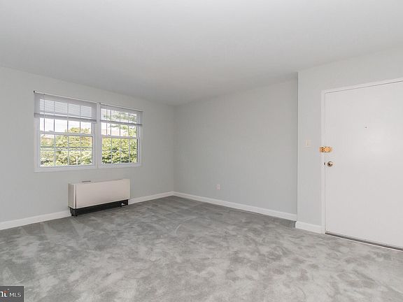 2nd image of 2055 N Woodstock St APT 204