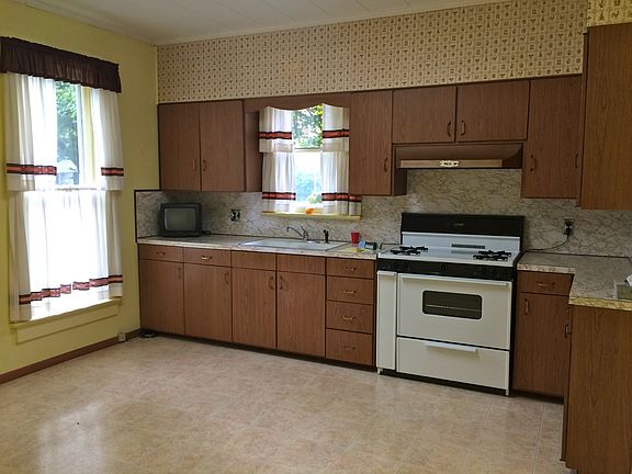 3rd image of 408 E Water St