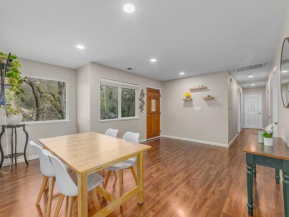 5th image of 644 Encina Dr