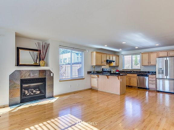 4th image of 1687 Bayview Drive