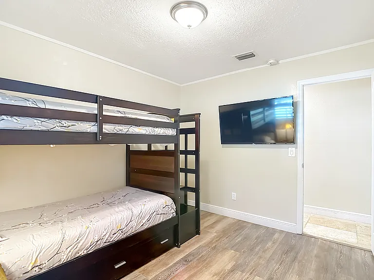 17208 Orangewood Dr — Photo 44