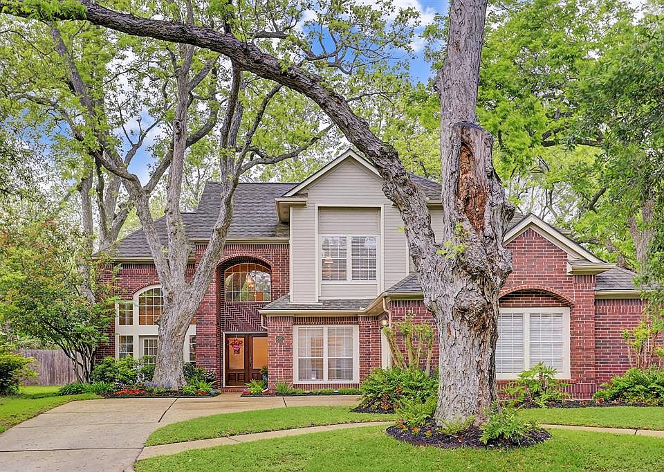 Welcome to 5527 Davids Bend in New Territory. This beautiful home rests on an over-sized lot that backs to the neighborhood green belt. The Pecan trees are starting to leaf out and will provide lots of shade very soon.