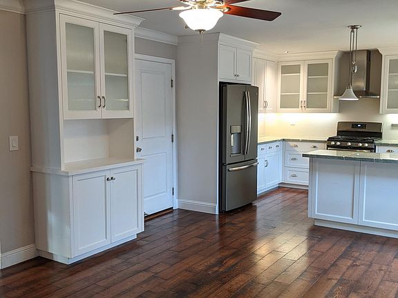 3rd image of 2416 Shoreline Dr