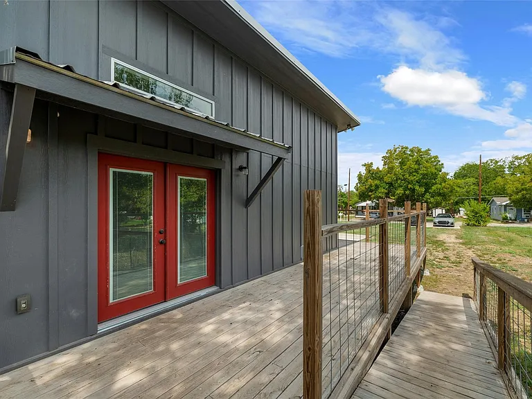 602 Persimmon St — Photo 2