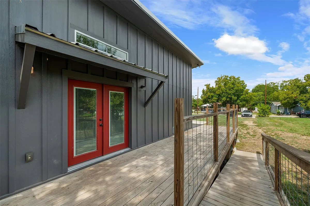 Building Photo - 602 Persimmon St
