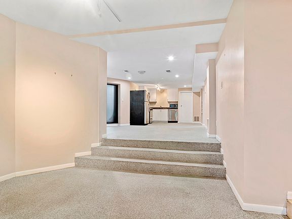3rd image of 624 N May St Unit G