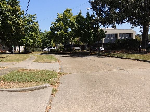 5th image of 1672 Fairfield Ave