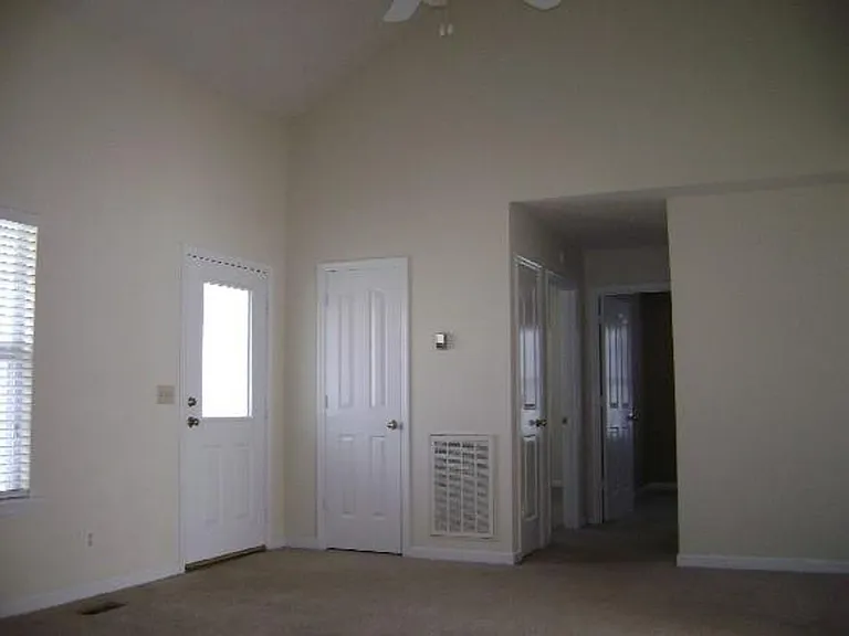 2506 Splinter Ct — Photo 2