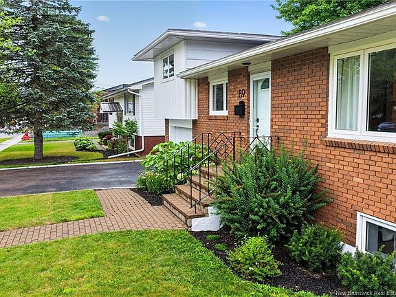 3rd image of 89 Bessborough Ave