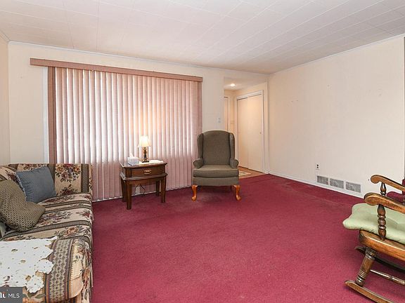 4th image of 592 College Blvd