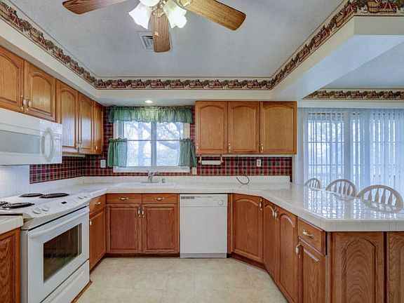 2nd image of 2701 S Country Club Dr