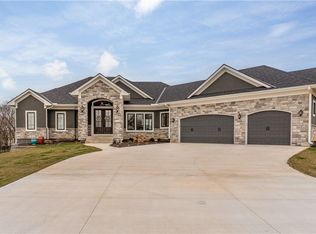 2 Buffalo Ridge Dr, Lake Winnebago, MO 64034