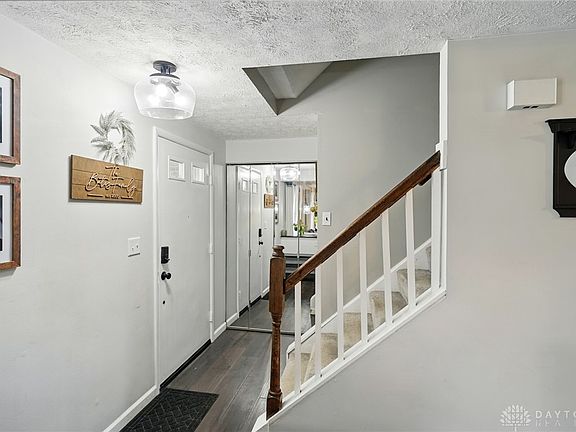 5th image of 1000 Ronald St