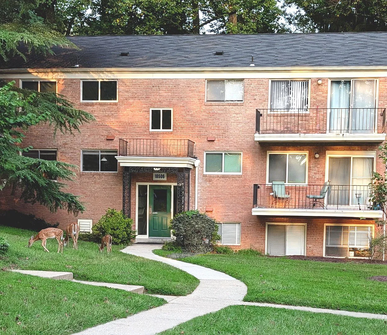Stunning 1-bed/1-bath condo in Bethesda Parkside community — Photo 1