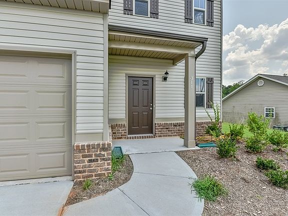3rd image of 311 Skipping Stone Ln