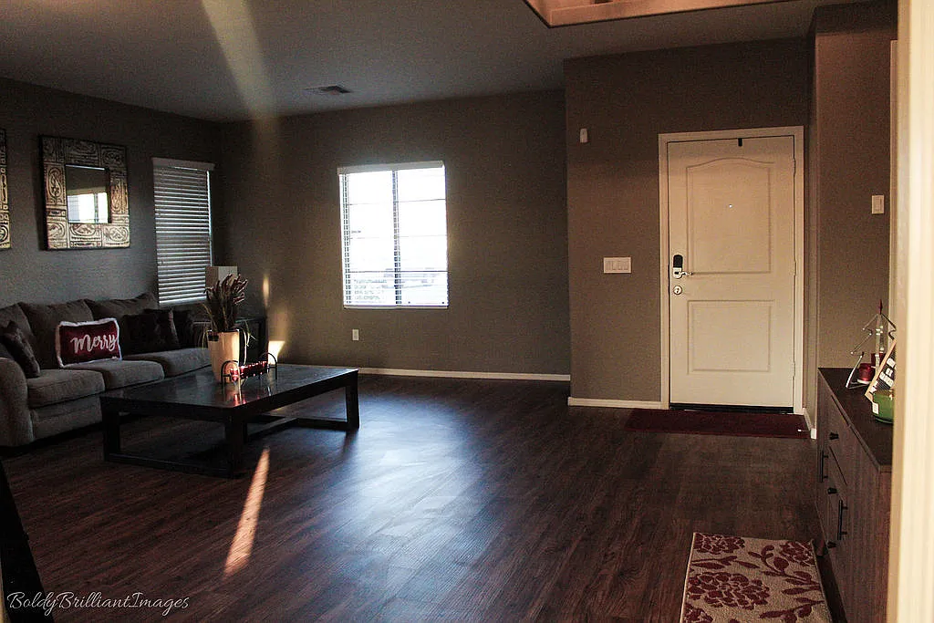 S 74th Ln, Phoenix — Photo 2