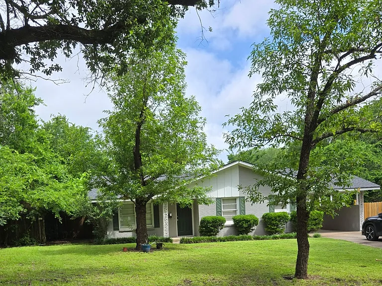 1203 Ficklin Cir — Photo 2