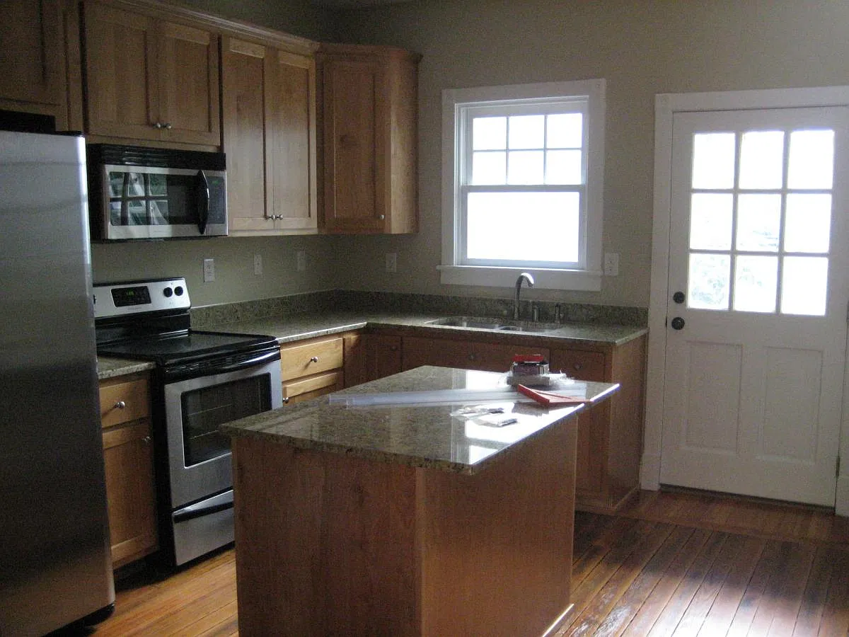 525 S Laurel Street — Photo 3