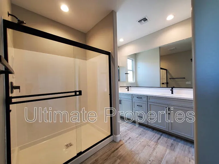 835 N 110th Ave — Photo 8