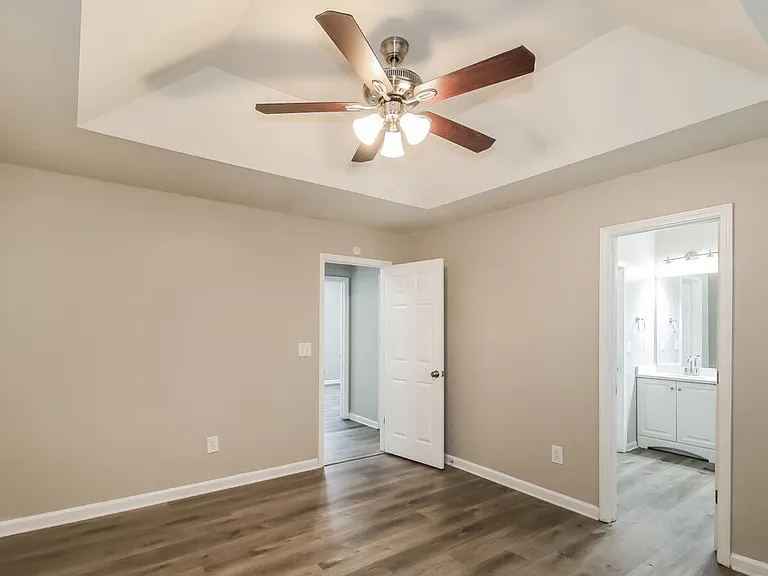 575 Sycamore Dr — Photo 10