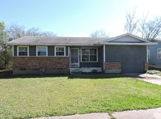 110 E Cunningham Ave, Bonham, TX 75418