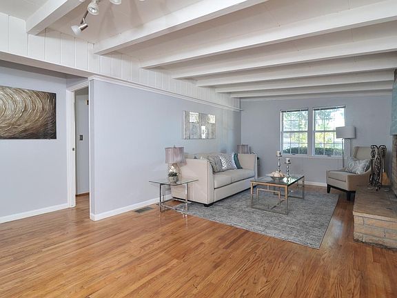 4th image of 1009 E Duane Ave