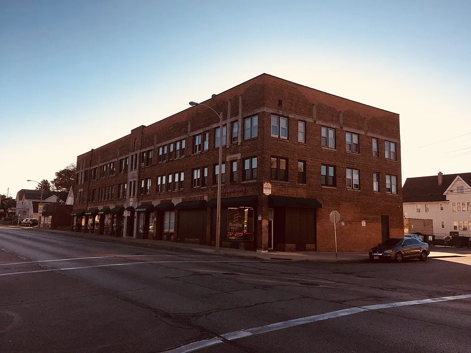 3227 W Lincoln Ave