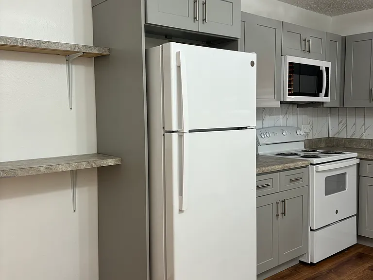 Crestwood Apartments — Photo 34