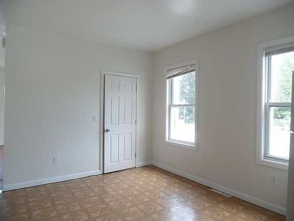 5th image of 58 Douglas Ave #1