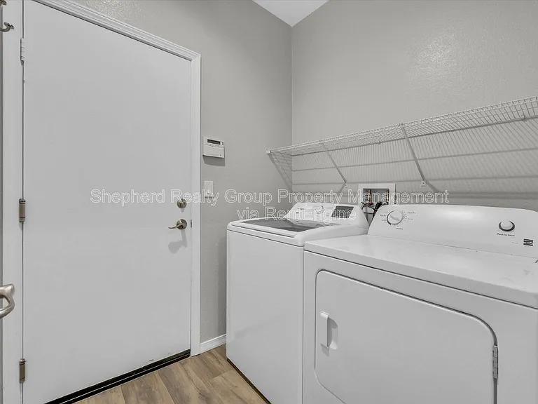 5730 Autumnwood Ln — Photo 14