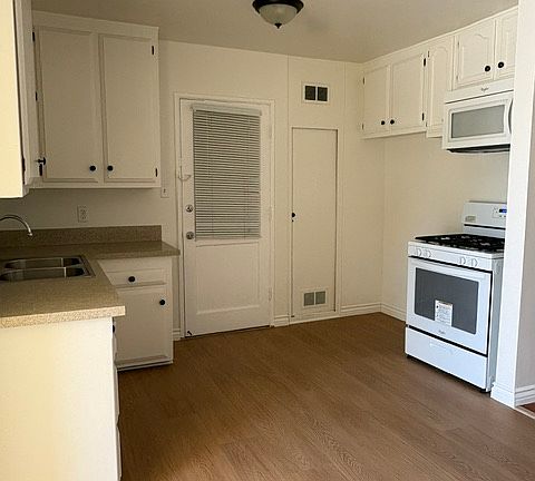 3rd image of 4022 Edenhurst Ave #4022