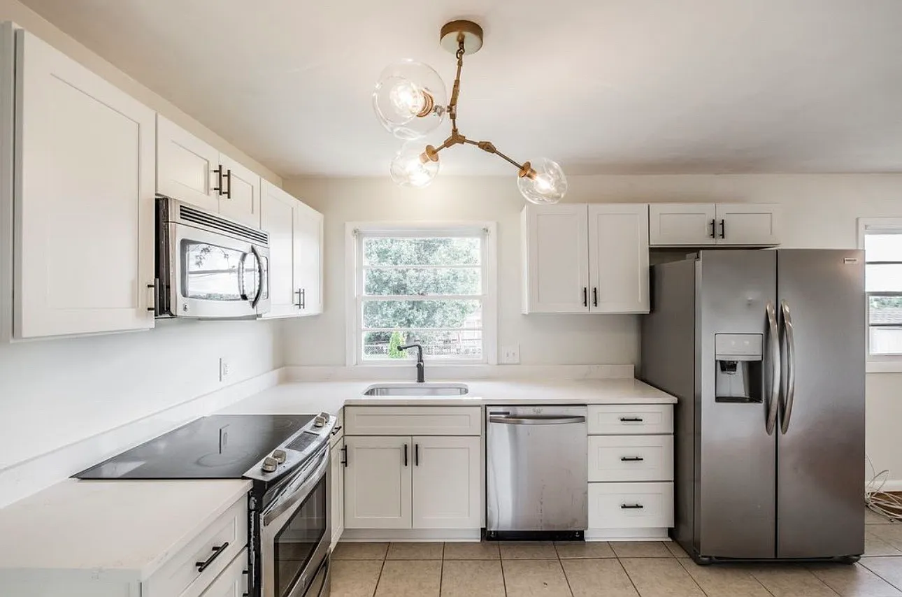 3 bed, 1.5 bath, 1400 sqft, $3,100 — Photo 4