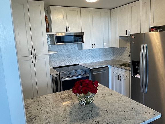 4th image of 2626 N Lakeview Ave APT 1111