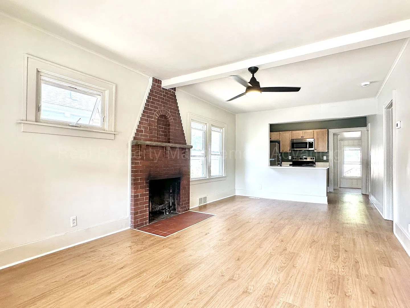 Fully Updated 2BR / 1.5BA Steps from Downtown Ferndale! — Photo 4