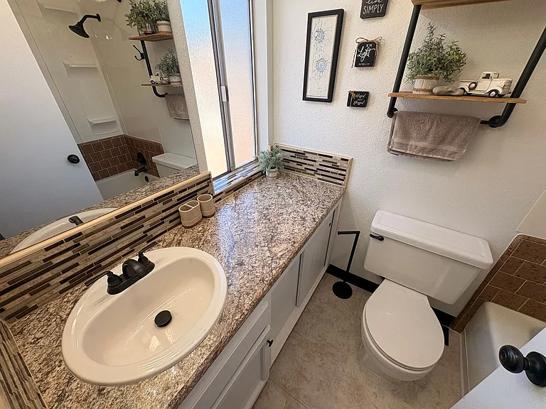 2720 W Caldwell Ave — Photo 7