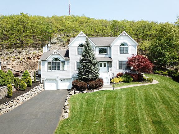 2nd image of 70 Halley Dr
