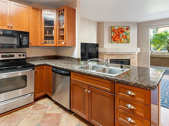 3rd image of 2220 Camino De La Reina #5108